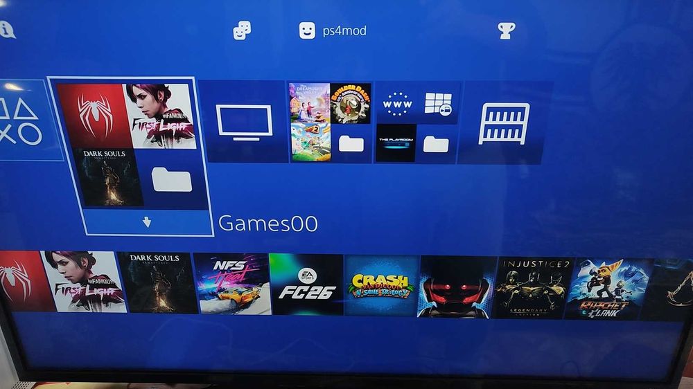 PlayStation 4 Slim Modat 1Tb +2 controllere +20 jocuri.