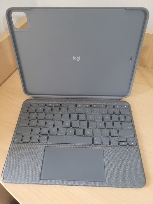 Чехол-клавиатура: logitech combo touch 11