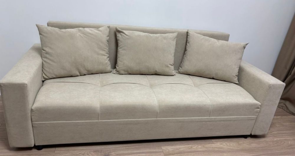 Раскладной диван-кровать  новый длина 2,10 , ширина 70 см, внизу ящик