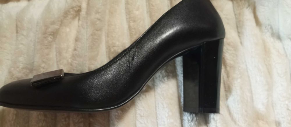 Дамски кожени обувки с ток 9 см