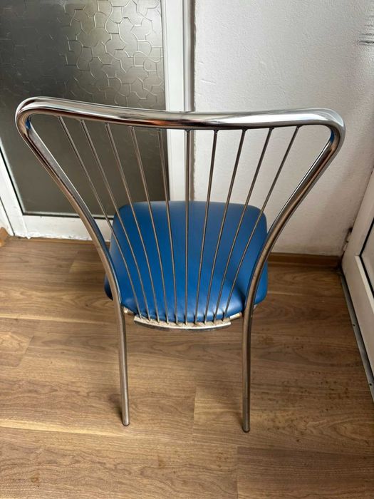 Стол с метална облегалка