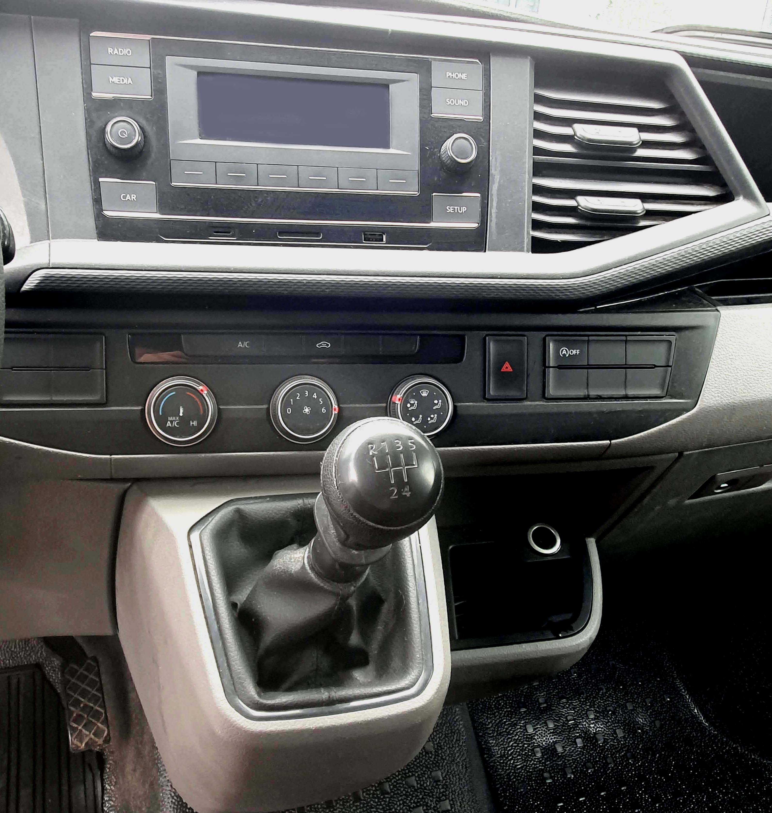 VW Transporter, T6, 2020, motor 2.0 tdi, Aer Conditionat - avariat