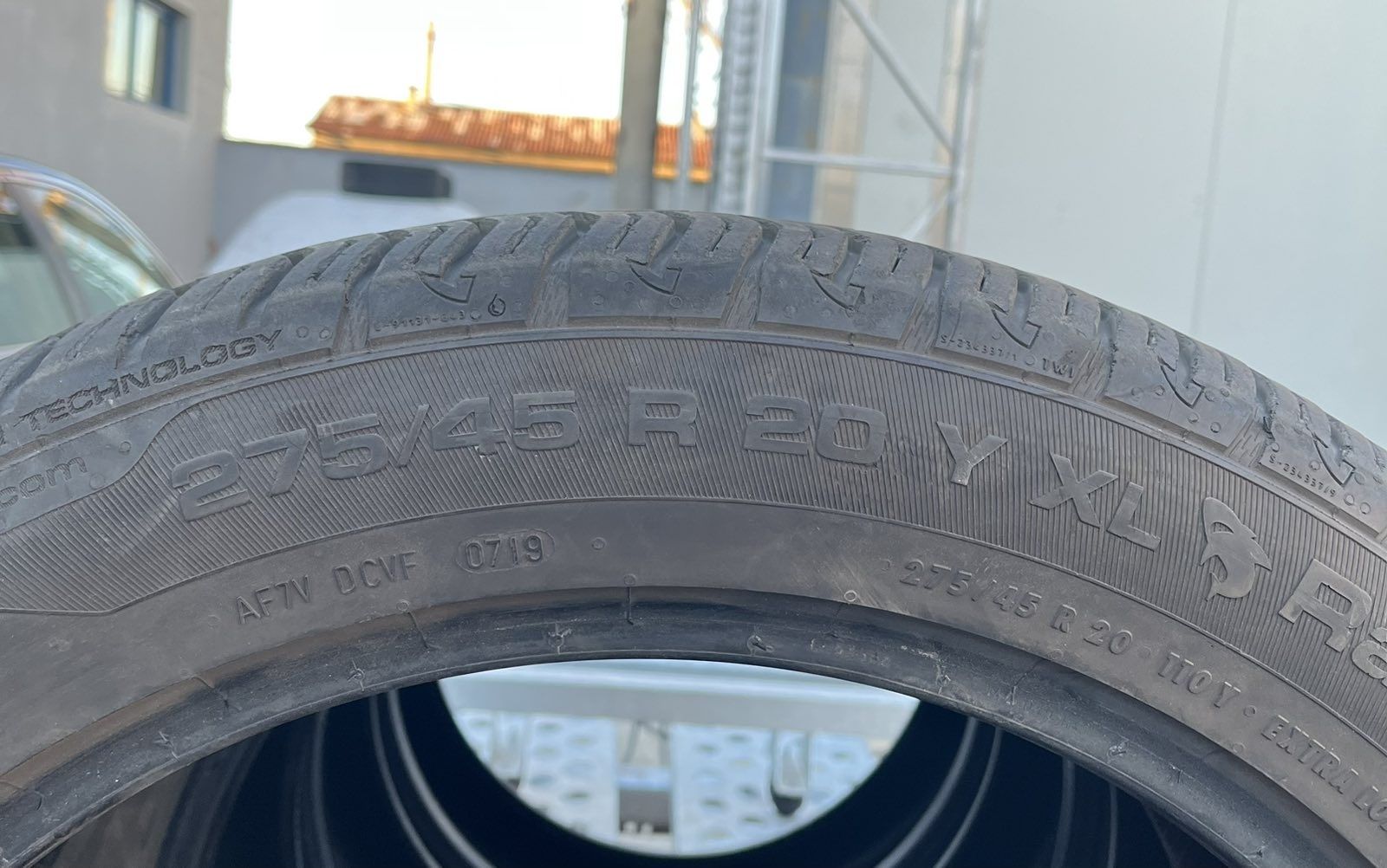 Гуми UNIROYAL 275/45 R20