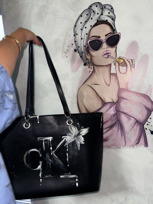 Чаната от естествена кожа CALVIN KLEIN