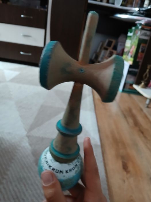 Vând kendama krom pop ruber