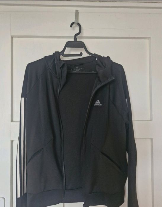 Суитчър Адидас, много запазен