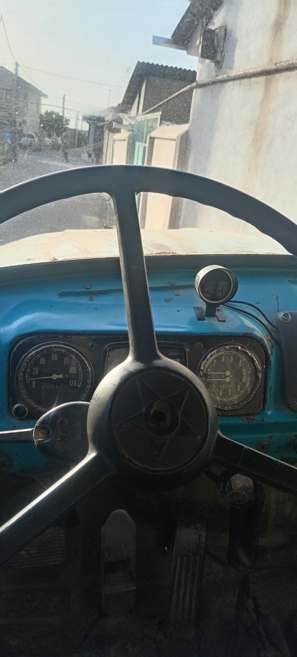 Zil sotiladi 130 samasval
