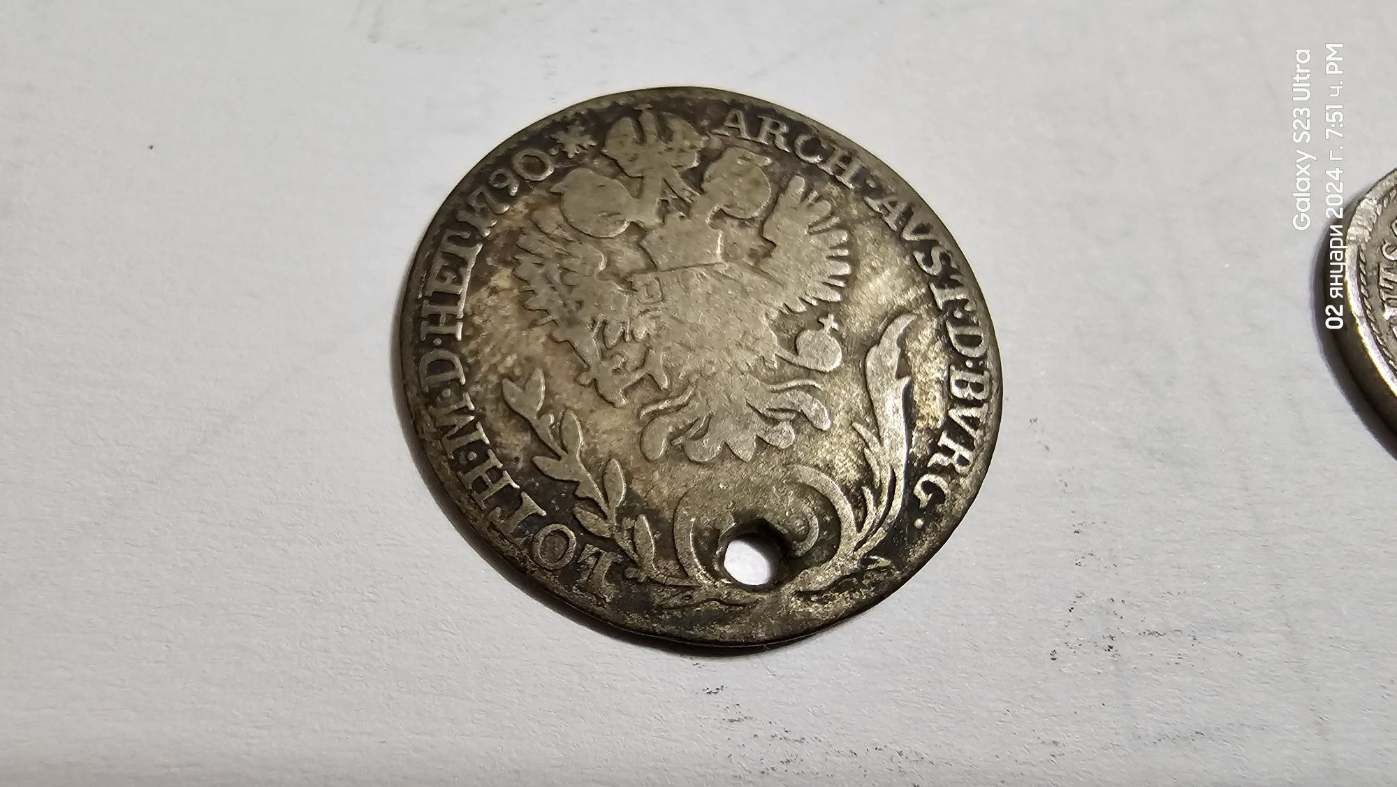Старинни монети и медальон