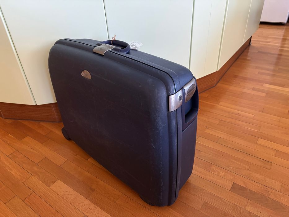 Куфар Samsonite 67L твърд