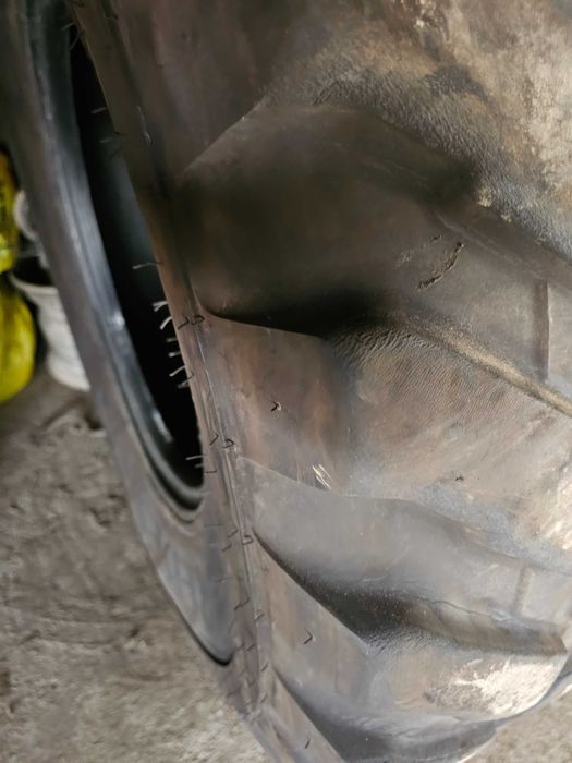 Продавам Гуми за багер VREDESTEIN - 480/80 26 - 18.4 - 26