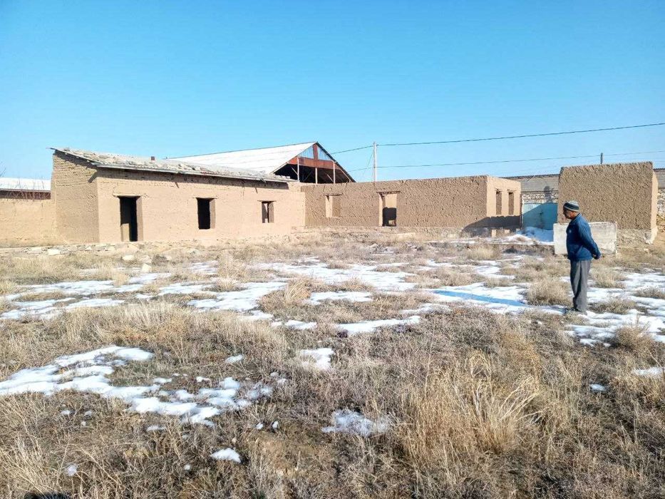 Hovli sotiladi srochna