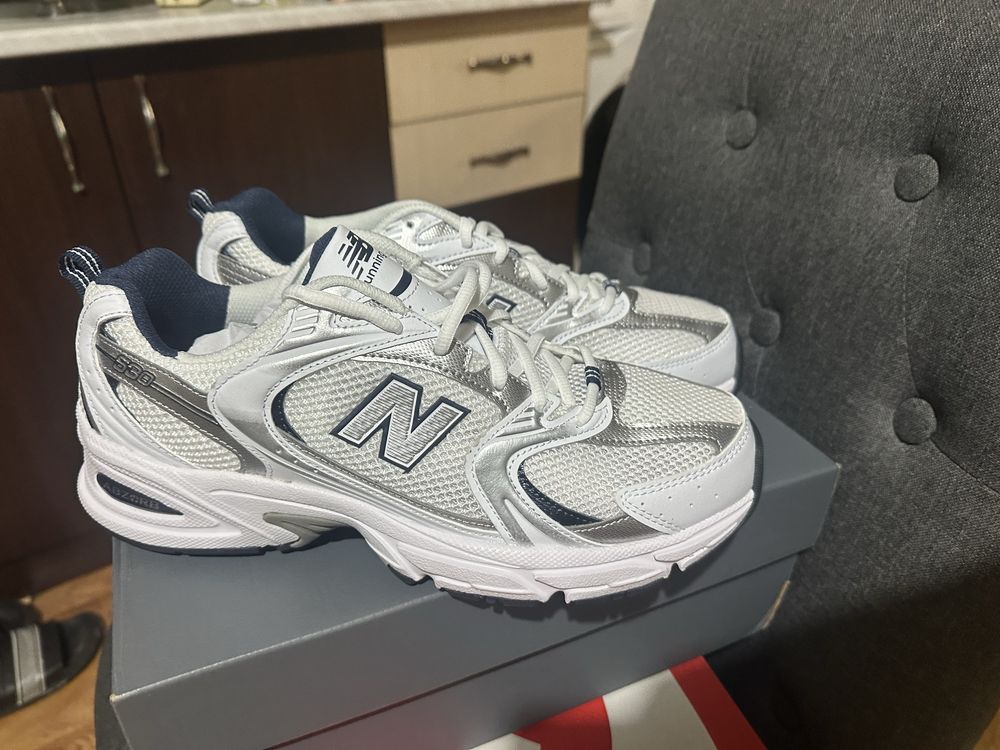 Маратонки new balance