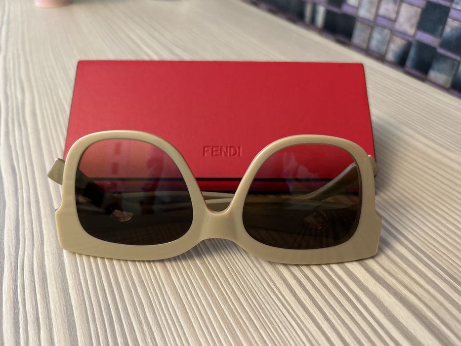 Оригинални дамски слънчеви очила FENDI