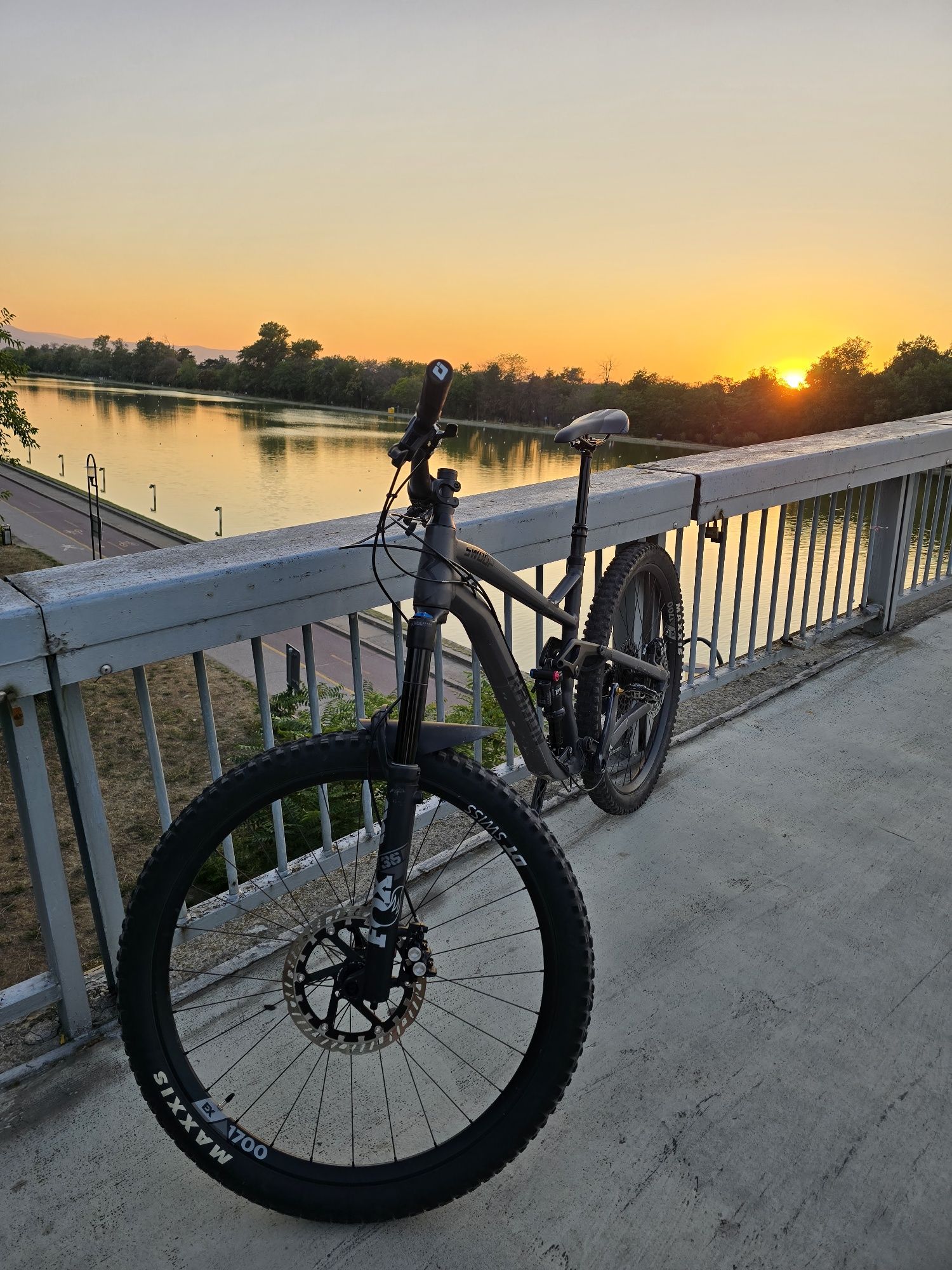 Radon Swoop AL 9.0 [He e trek,canyon,yt,gt,norco,scot]