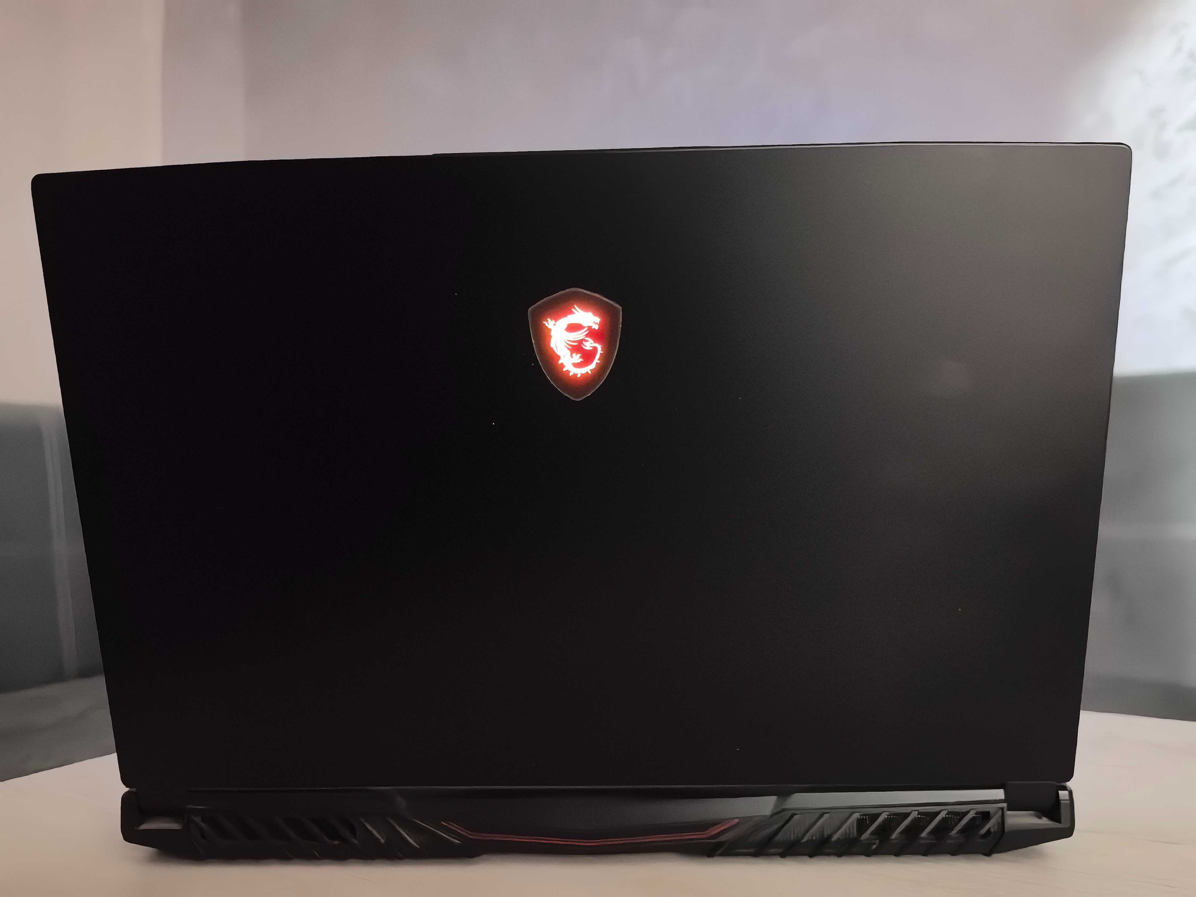 Лаптоп  MSI GL75 95D