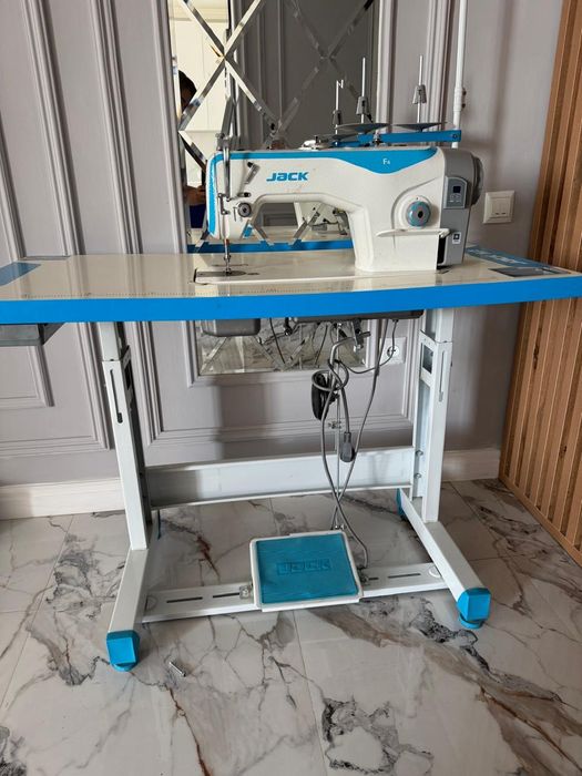 Швейная машинка JACK F4