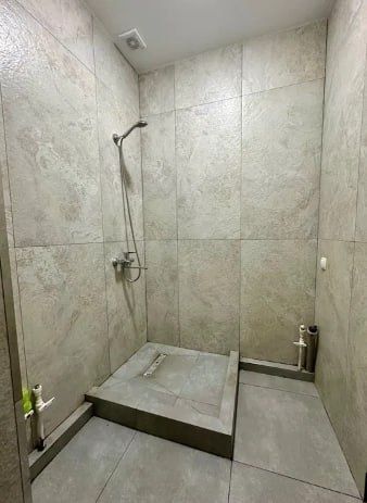 Срочно Продаётся ШРуставели Высокопотолочка 2/3/4 ремонт хороший !