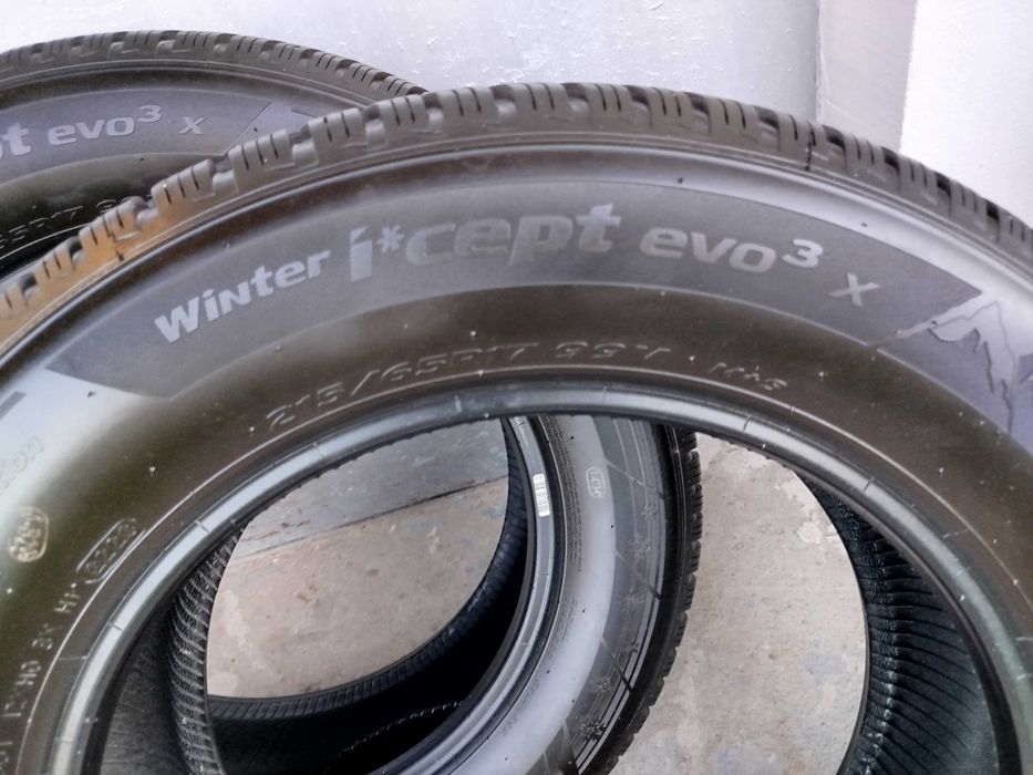 Продавам четири броя зимни гуми hankook winter icept evo3x, 215/65/17