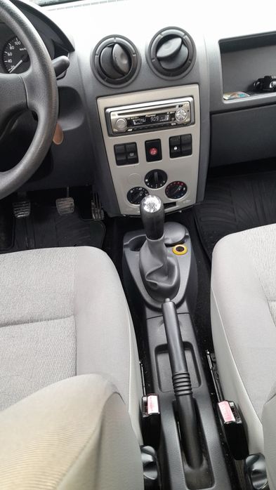 Vând Logan 1.4 benzină