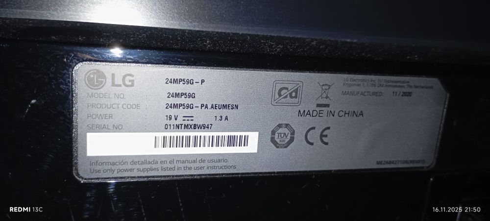 Calculator desktop sistem PC cu monitor și tastatura inclus