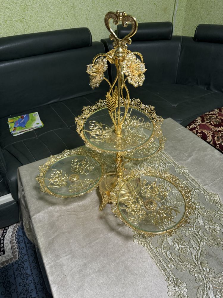 Mehmon kutish uchun chaq chuq va meva soladigan buyi baland arginali
