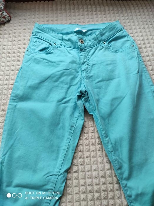 Разнообразни цветове и модели момичешки дънки