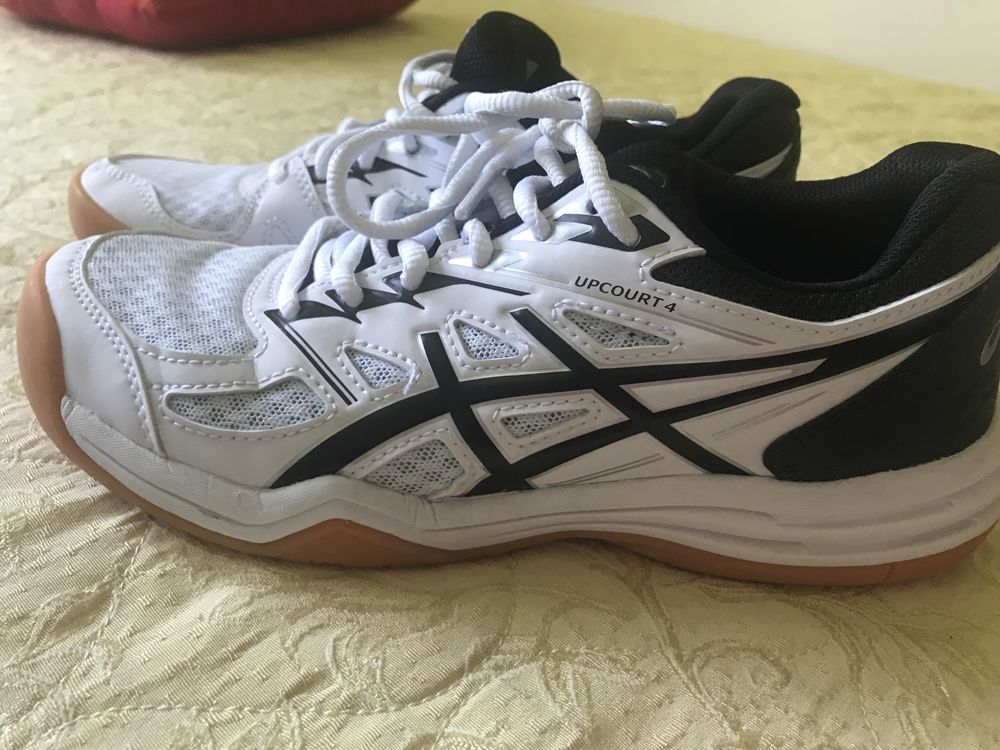 Продавам маратонки Asics