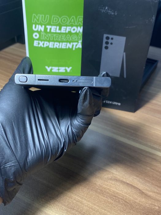 Samsung Galaxy s24 ultra • 256 GB • Titanium Black