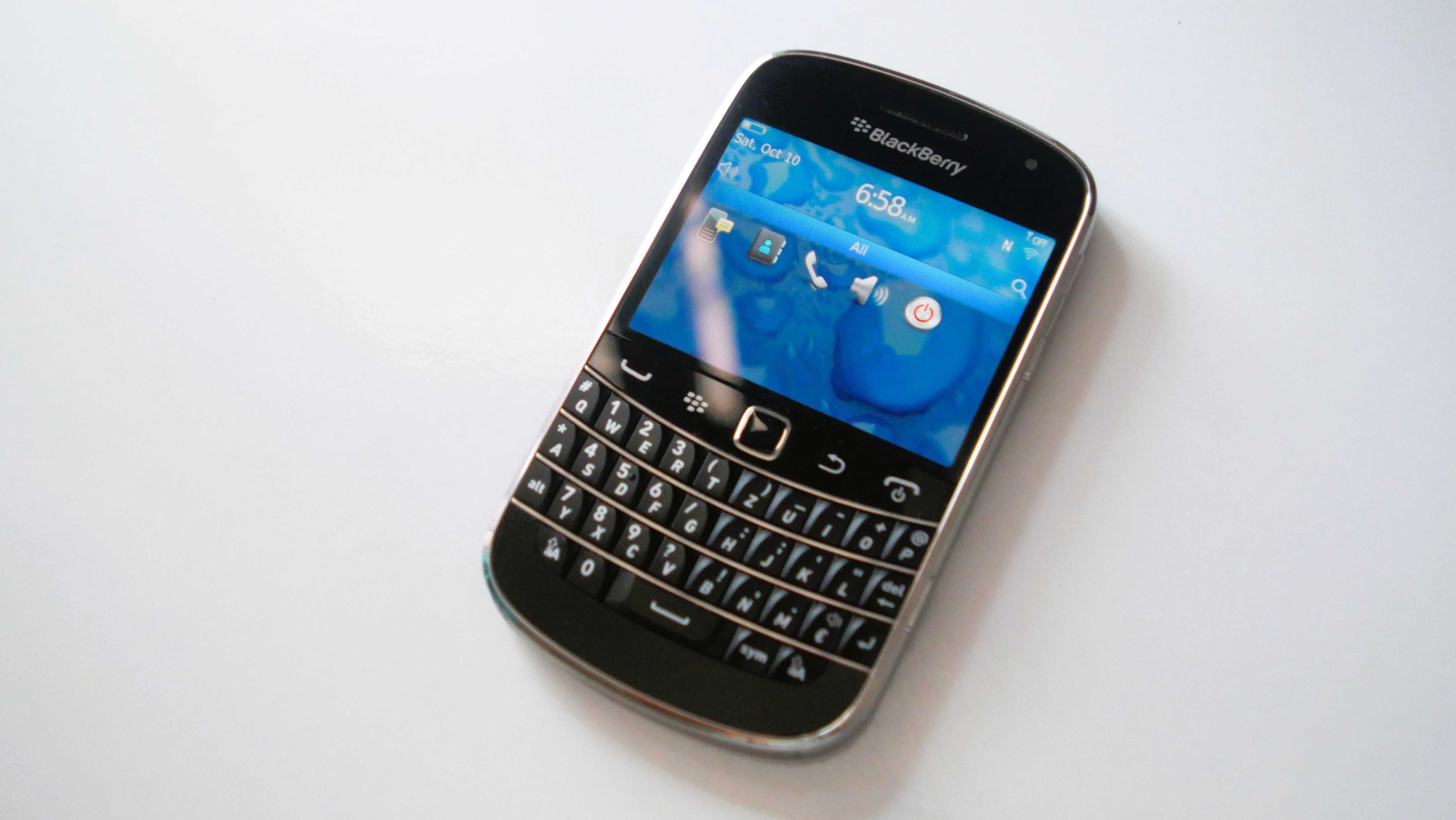 BlackBerry Bold 9900 - 8GB - Black Carbon (Отключен)