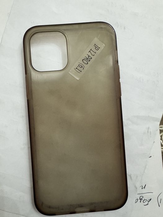 Срочно продаю чехлы от Айфон 13 про и 12