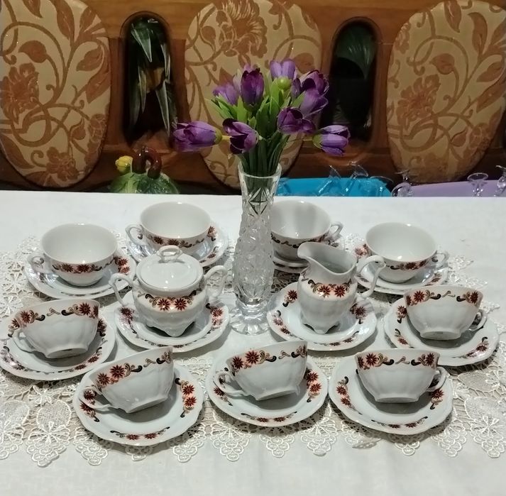 Недорого, новый, чайный сервиз на 9 персон.