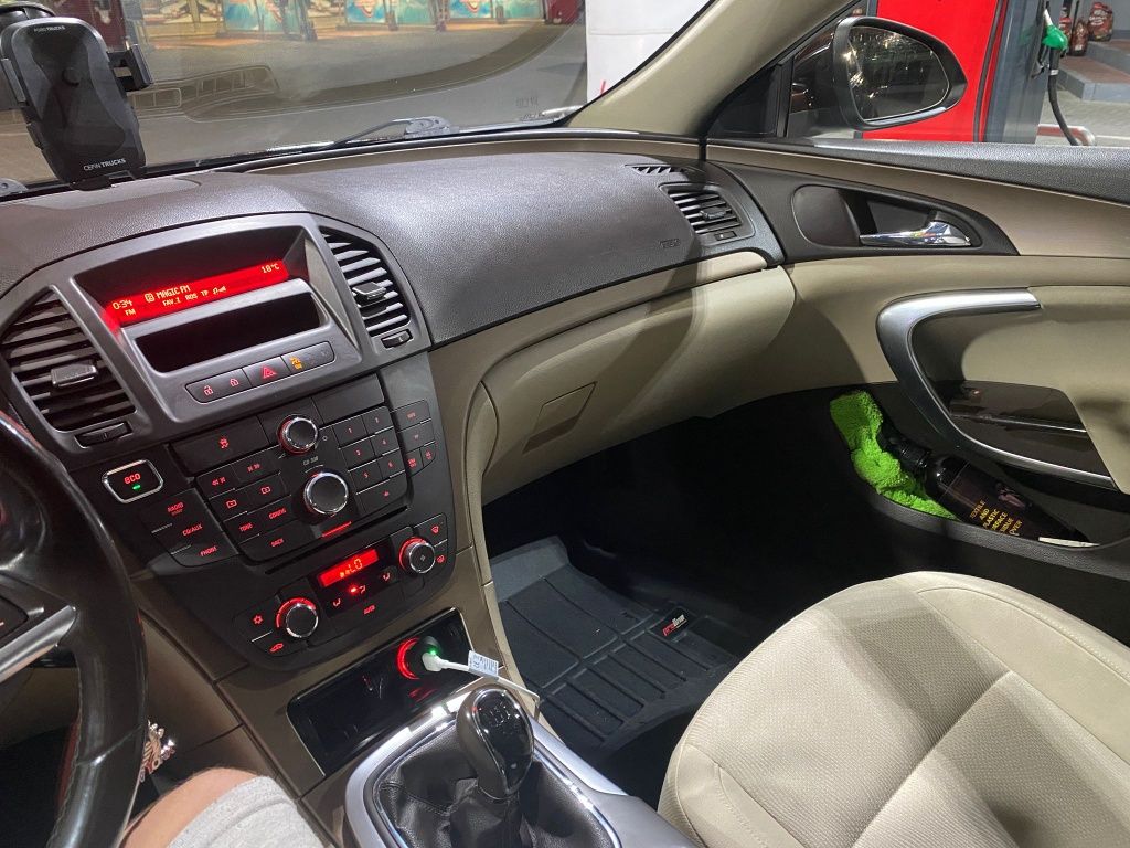 Vând Opel insignia pret bun negociabil