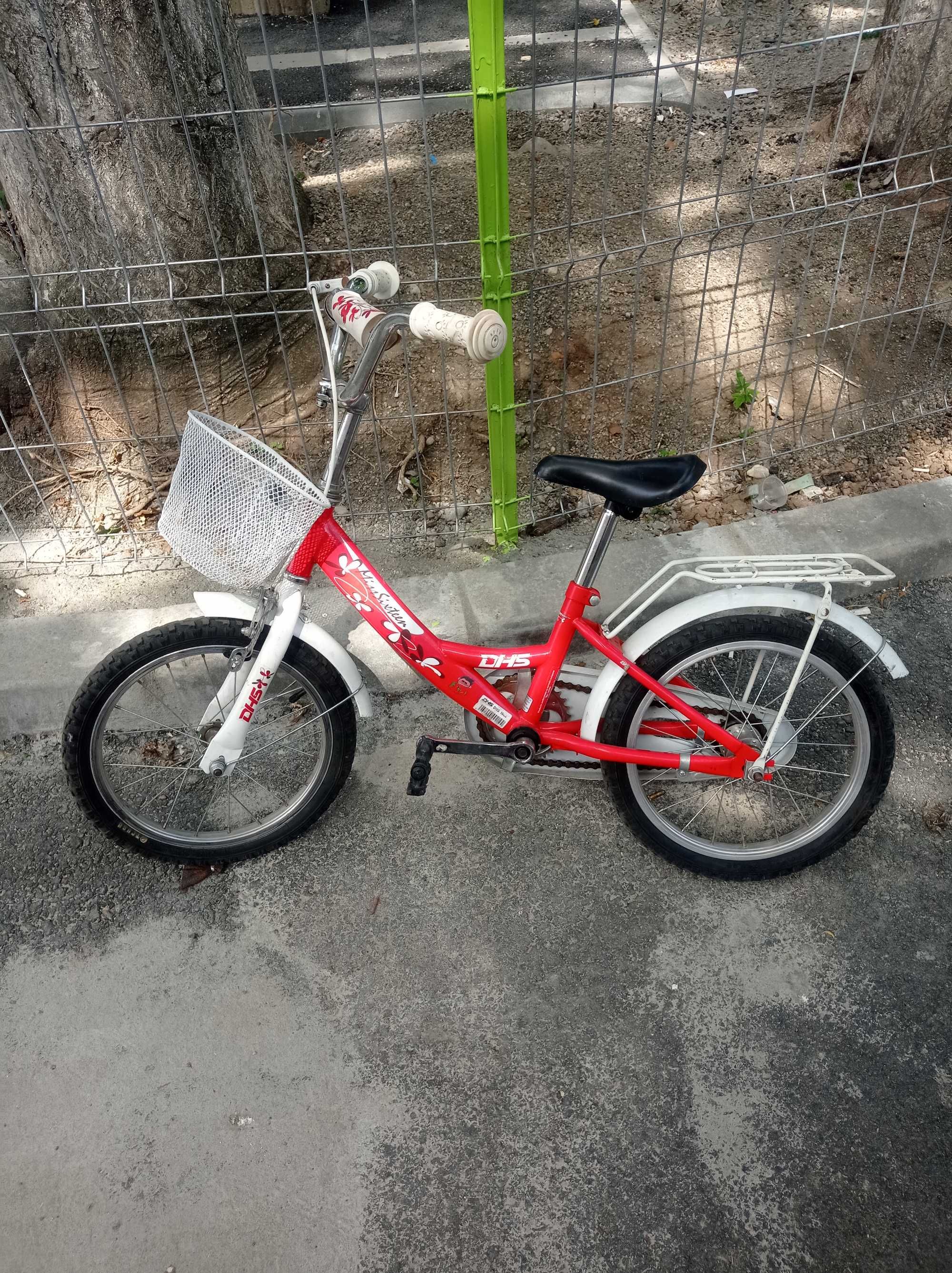 Vând bicicleta fetiță