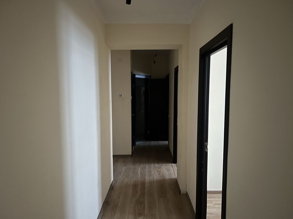 Uy sotiladi 3 xonali gʻishtdan qurilgan