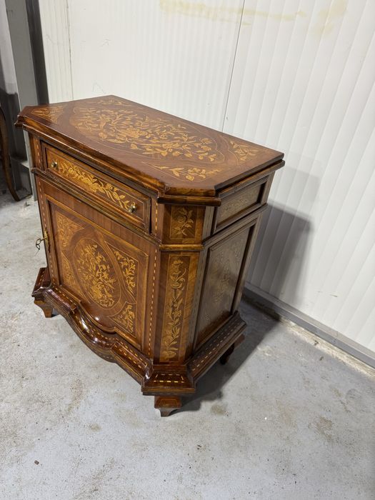 Comoda din lemn masiv cu intarsii, stil Louis XV