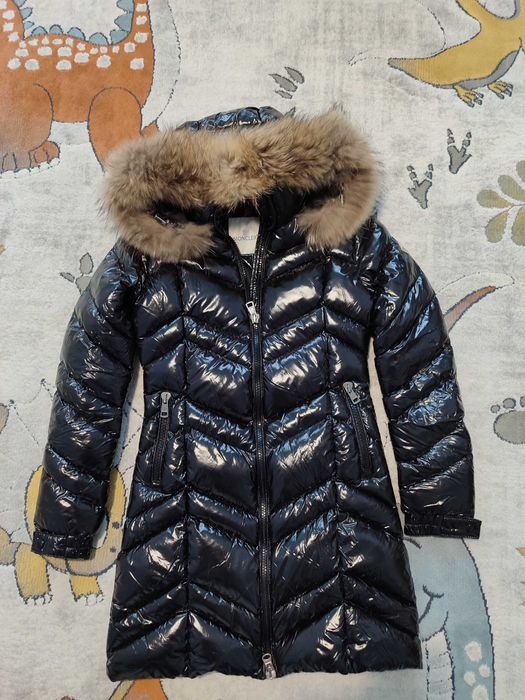 Дамско оригинално яке с естествен косъм.