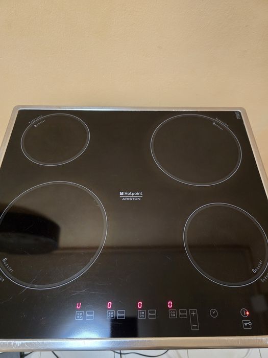 Hotpoint Ariston индукционен котлон за вграждане.