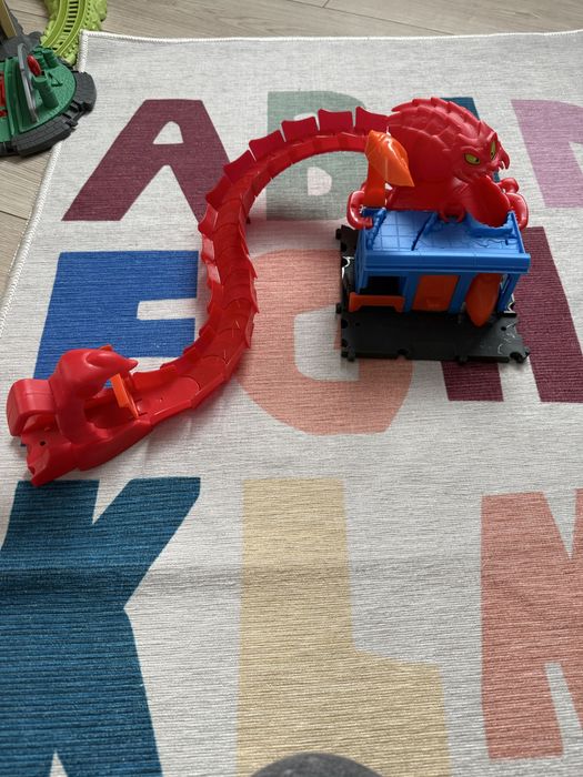 Set Hotwheels Sectia Politie Pista Inamicilor