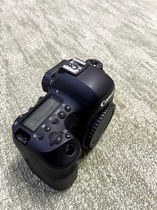 Canon 6D Mark II DSLR 26.2 megapixeli
