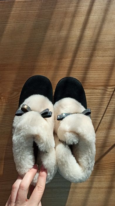 Боти естествен велур и вълна.