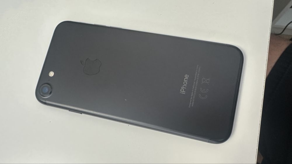 Продавам iPhone 7 32 GB