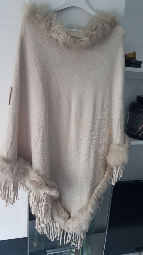 Poncho de dama bej