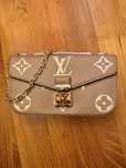 Дамска чанта Louis Vuitton
