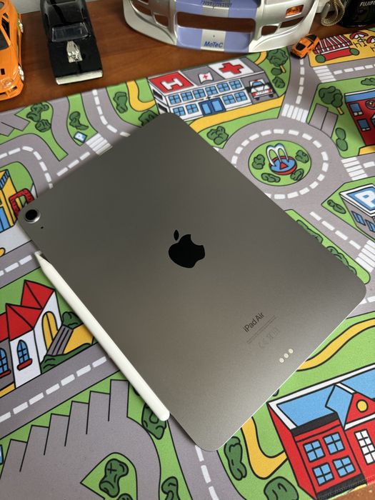 Apple iPad Air (2024) M2, 11' - Pencil Pro - Logi Combo - Garantie