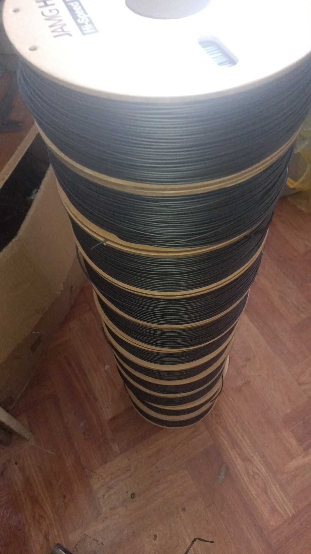 продавется филамент черный 1,75