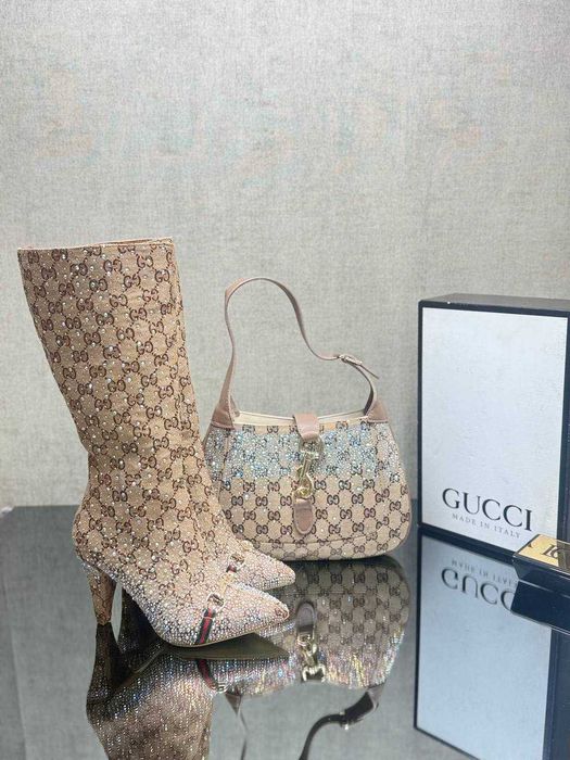 Cizme cu geanta la set