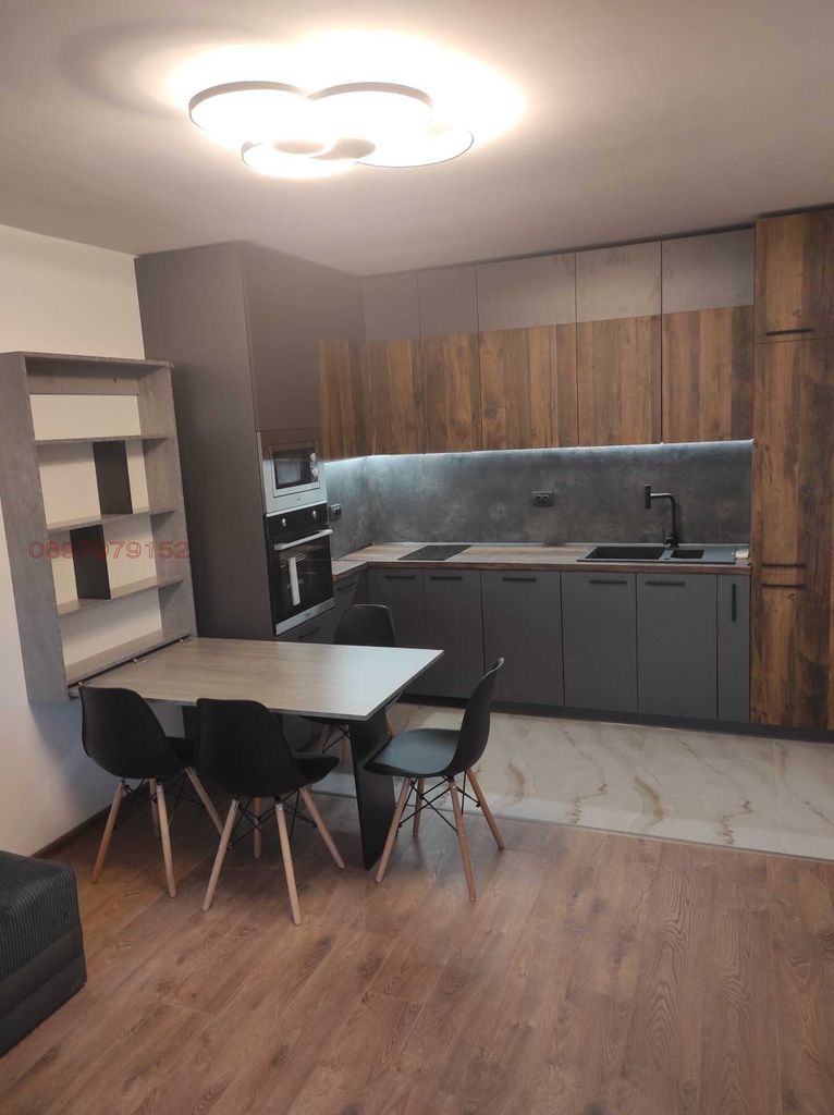 Дава се под наем Двустаен апартамент в София, Връбница 1 - 62 кв.м за 612 € - Снимка #1