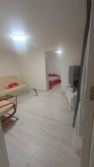 Casă la curte de inchiriat