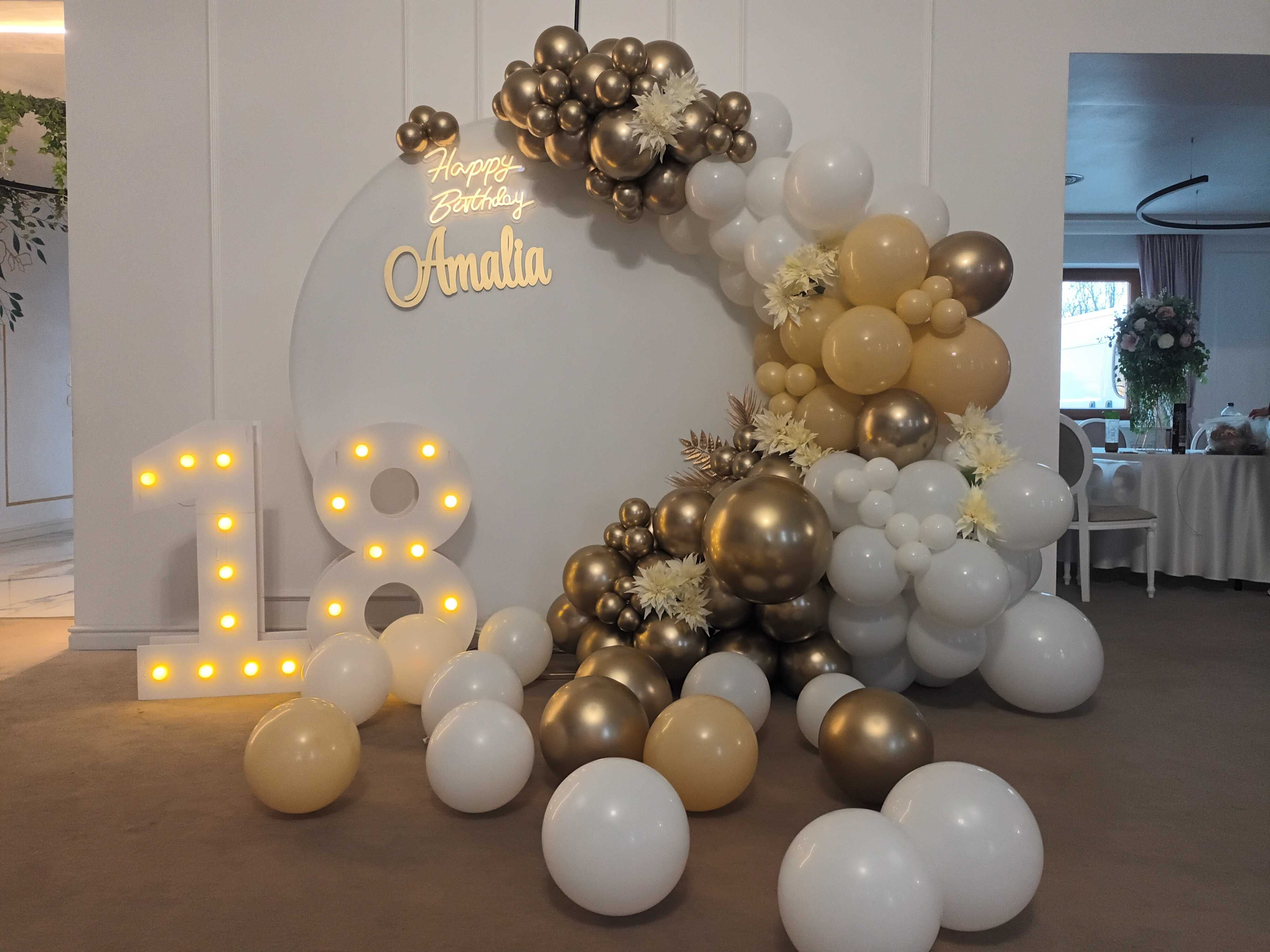 Decor majorat Arcada baloane 18 ani Aranjamente baloane photocorner