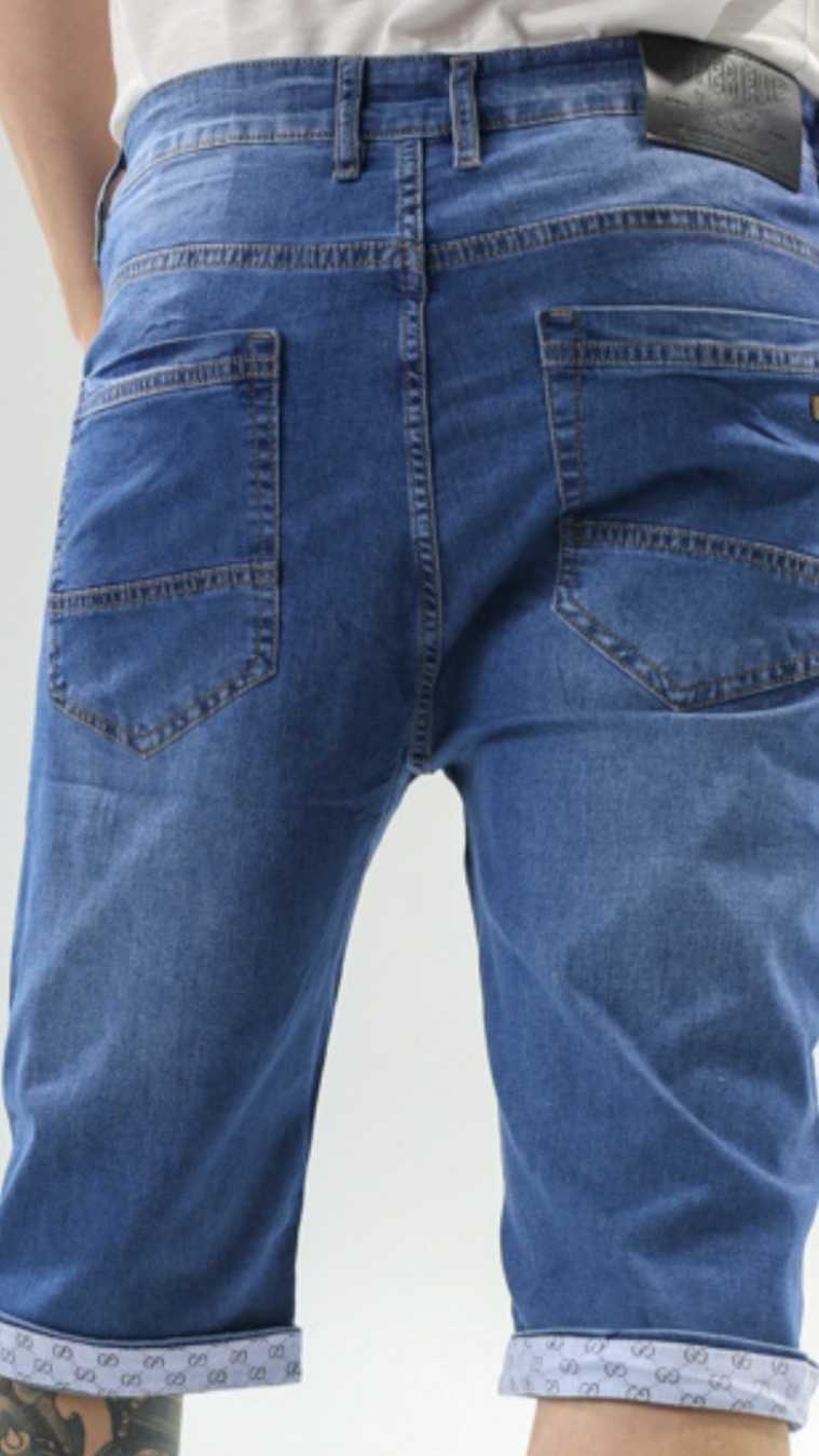 Продам джинсовые шорты